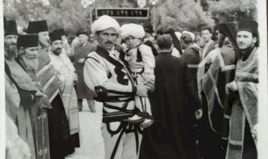 Устоличење Патријарха Германа у Пећкој Патријаршији. Први с десне стране, садашњи Патријарх Иринеј