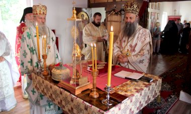 Митрополит Порфирије: Храм је место у којем ми, у заједници с Богом, постајемо једно!