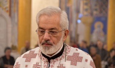 Прота Милош Весин на споменику убијеним Србима у Великој Хочи: Сабрале су нас 84 најблиставије свијеће у незабораву памћења у Христу!