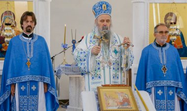 Епископ Фотије: Радујмо се јер је светлост победила таму!