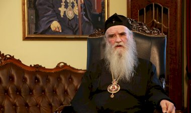 Митрополит Амфилохије у интервјуу “Дану”: Црква не излази на изборе, подржавамо оне који хоће промјене, а не оне који су изгласали антизакон!