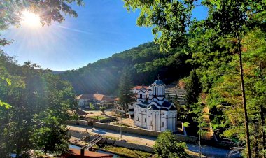 Најава: УЖИВО из манастира Тумане акатист светитељима туманским Зосиму и Јакову и емисија /Живе речи/, 7. августа од 20:30ч