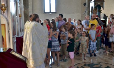 Ваљево: Књига Епископа бачког на дар чланицама Кола српских сестара „Преподобна Мати Евгенија“