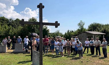 Поставља се Крст на врху Титеровац изнад манастира Милешеве
