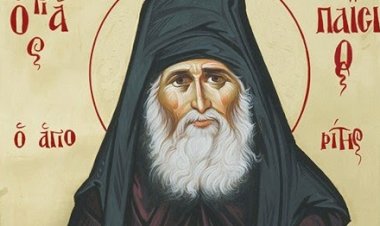 Преподобни Пајсије Светогорац: Незахвалан човек је увек тужан!