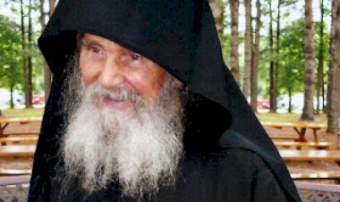 Старац Јефрем Аризонски :  Ево зашто се ђаво бори против човека