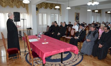 Протопрезвитер-ставрофор др Драган Милин: Шта је Библија?