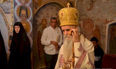 Митрополит Амфилохије: Христос Господ – једина личност која не пролази и око које се непрекидно окупљају људи!