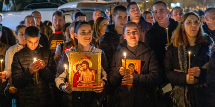 Адолесценти и Црква: волети, хранити и не говорити много