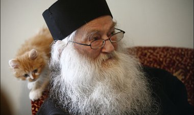 Отац Јустин (Пирву) : Боље је да те презиру него да презиреш