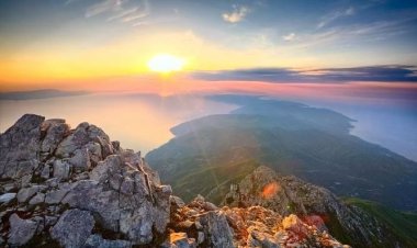 Не будите фанатични ни у чему