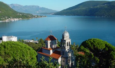 Патријарх Порфирије служи Литургију у манастиру Савина (уживо)