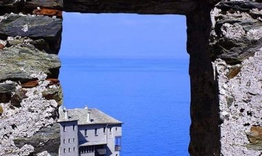 Jедина држава на планети у којој се људи не рађају него искључиво умиру