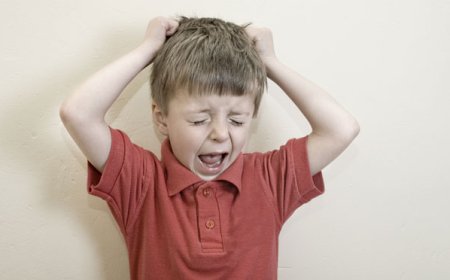 “Само немојте буљити са ужасним изразима на лицима. Одмажете нам, људи!"