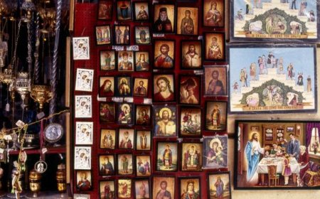 Шта је важније: Литургија или молитва светима?