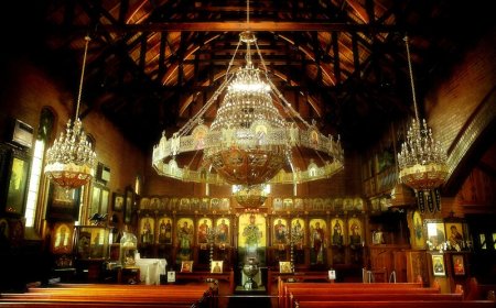 Зашто стојимо у цркви?