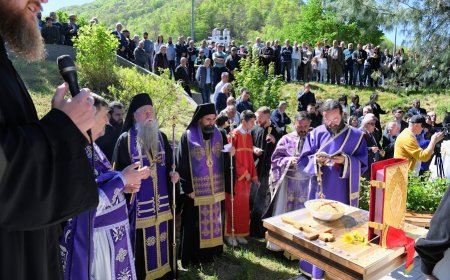 Митрополит Јоаникије и Епископ Методије у Мурину служили помен жртвана НАТО агресије