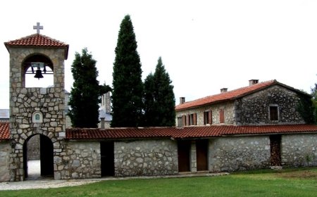 Митрополит Јоаникије на празник Светог Стефана Пиперског богослужи у манастиру Ћелија пиперска