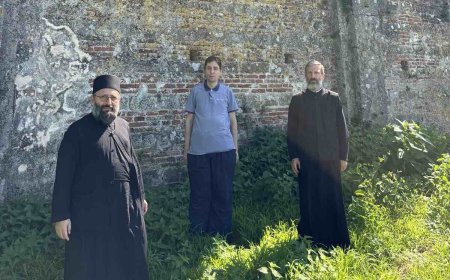 Делегација Цетињске богословије са изаслаником САС СПЦ посјетила манастир Св. Срђа и Вакха на Бојани