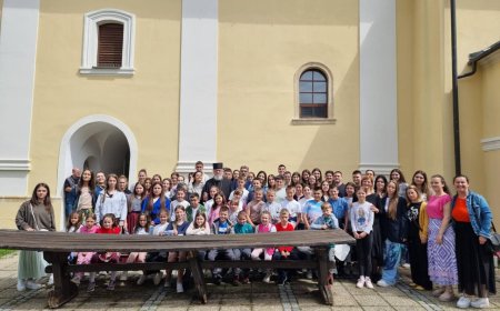 Ученици веронауке из Подгорице посетили православне светиње у Хрватској