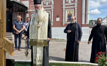 Митрополит Јоаникије служио помен Епископу Антонију у подворју СПЦ у Москви