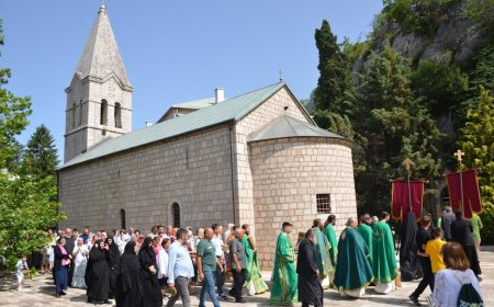 Тројичиндан у Острогу; обиљежено 200 година Цркве Свете Тројице