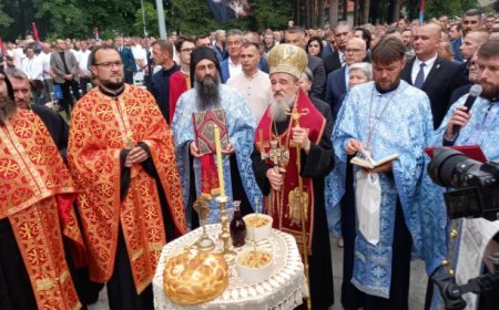 Архиепископ Атанасије освештао споменик хероја са Кошара Предрага Леовца