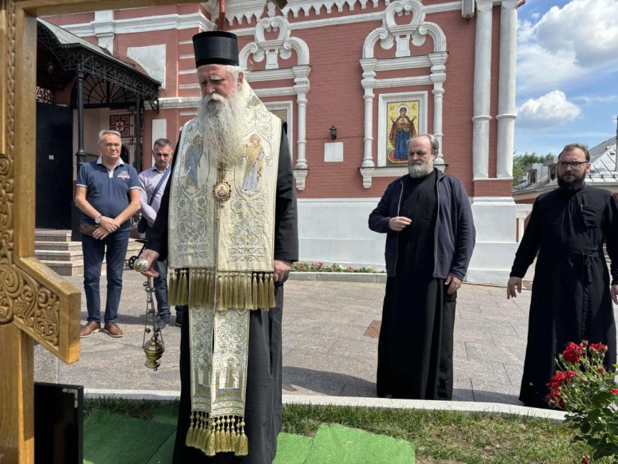 Митрополит Јоаникије служио помен Епископу Антонију у подворју СПЦ у Москви