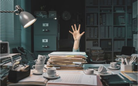 Родиш се, треба ти папир. Хоћеш да путујеш, где ти је папир? Кренеш у вртић, треба ти опет неки папир. Колико нас тај папир спутава, кад бисмо знали…