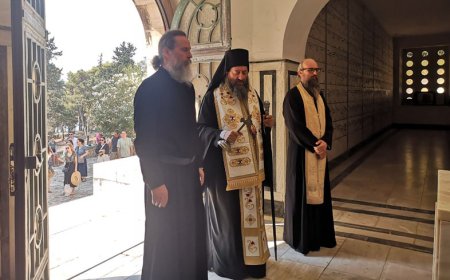 Парастос српским војницима на острву Виду