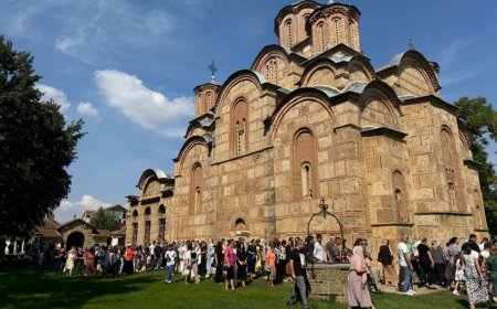 Владика Теодосије у Грачаници: Молимо Пресвету Богордицу и Господа да нам подаре међусобну љубав и мир