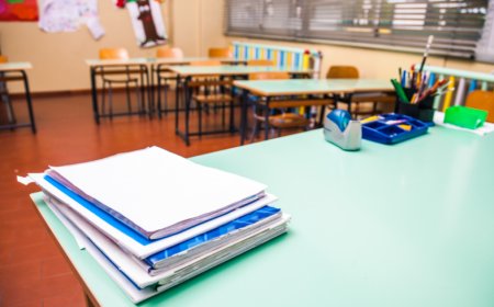 „Неко нам, поштовани родитељи, копа ровове и подиже зидове између вас и нас већ годинама, са намером да за стање у школама окриви само наставнике.“