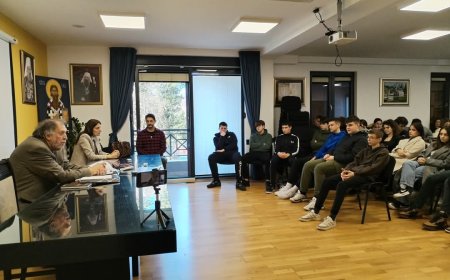 Гимназијy ,,Свети Сава“ посјетио књижевник Зоран Костић