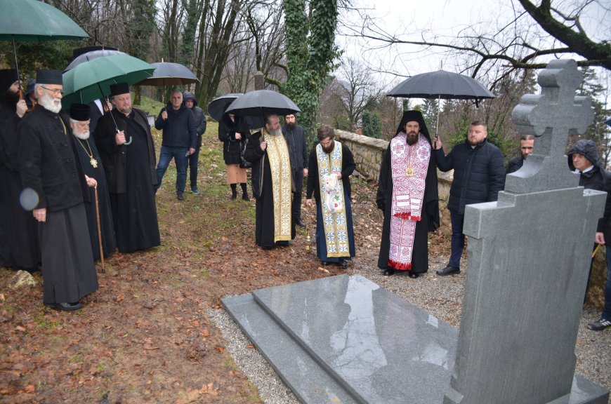 Заупокојена Литургија и четрдесетодневни помен архимандриту Стефану, богослужио епископ Пајсије