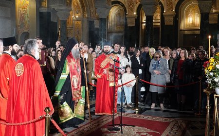 Патријарх Порфирије: Учинимо да нам сутрашњи дан прође у миру, а проћи ће ако имамо име Христово у срцу