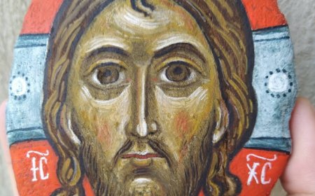 Како да се угледамо на Христа ако је Он Бог, а ми људи?