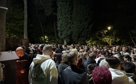 Поноћна васкршња Литургија у дворској капели на Крушевцу