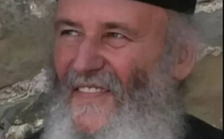 Достојно је и праведно Тебе певати...