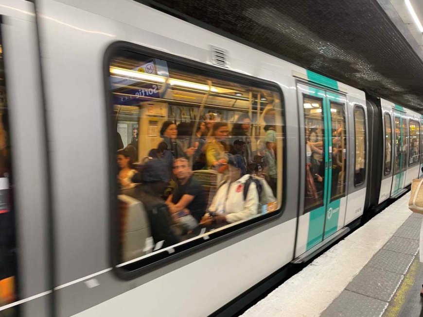 "Молитвено јутро у Атинском метроу"