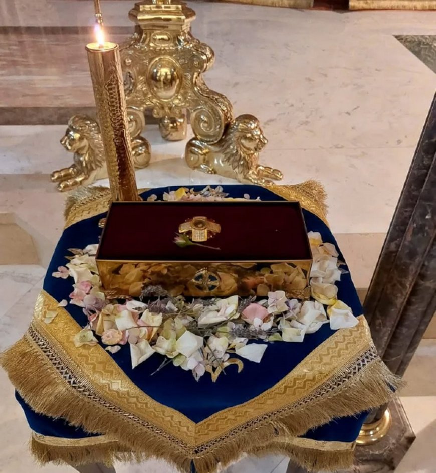 Када се Небо Отвара над Часном Трпезом