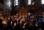 И превариће све лажним знацима и знацима чудеса која чини