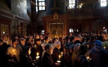 И превариће све лажним знацима и знацима чудеса која чини