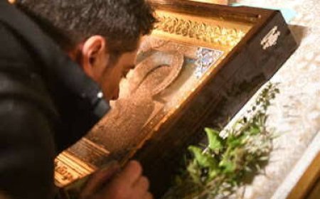 Патријарх ПАВЛЕ - Начин и редослед целивања икона у храму
