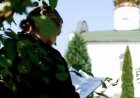 Иза свештеничке мантије је само човек